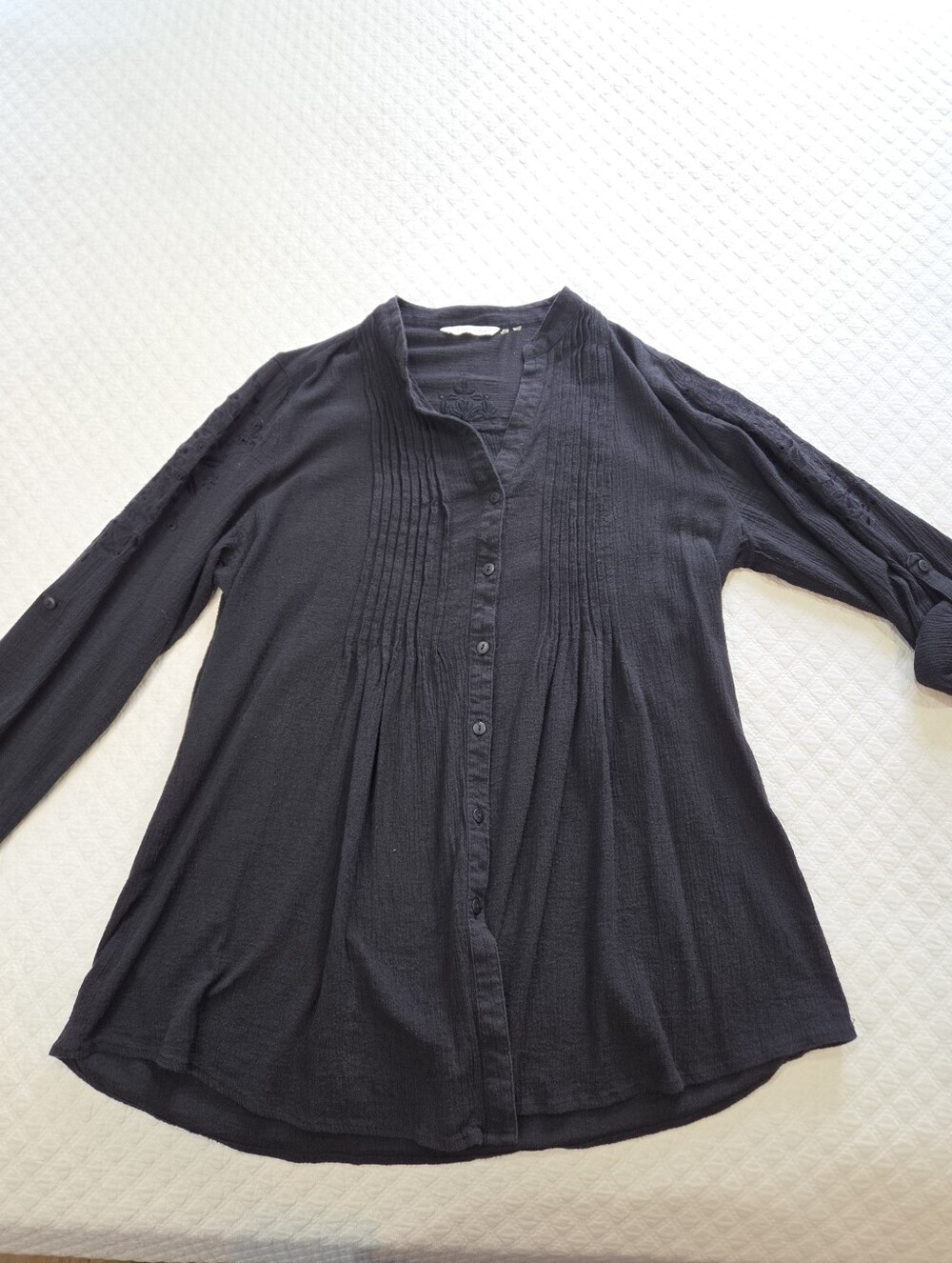 Soft Surroundings XL Monochrome Black Embroidered Button Up Blouse Roll Tab